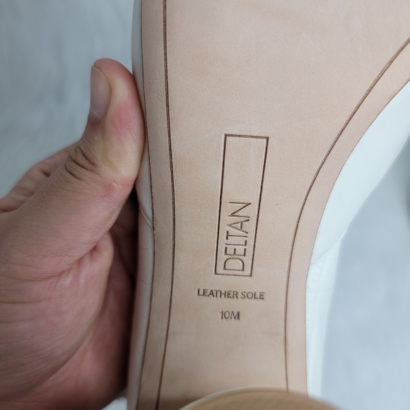 DELTAN white pointed toe heels ankle bracelet, round heel. - Picture 8 of 11